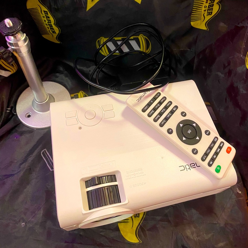 Ematic Home projector 150